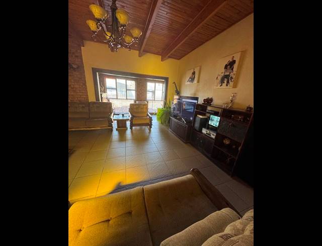 5 BEDROOM HOUSE FOR SALE IN REYNO RIDGE